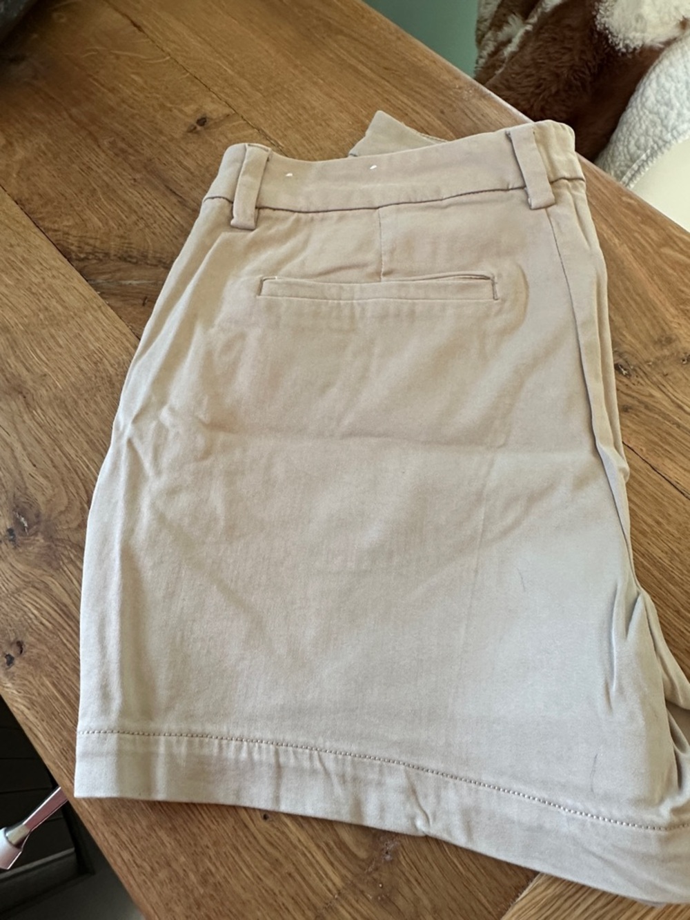 Liverpool Kelsey High-Waist Tailored Shorts in Beige - Picture 2 of 3